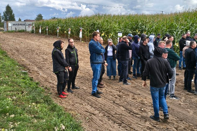 Spotkanie rolników na poletkach kukurydzy w Pinczycnie